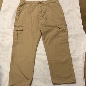 Wrangler Relaxed Fit Pants in Khaki